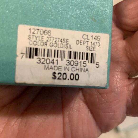 Jewelry Bundle: necklace/matching earrings & 3 pair open hoop earrings. - Picture 4 of 6